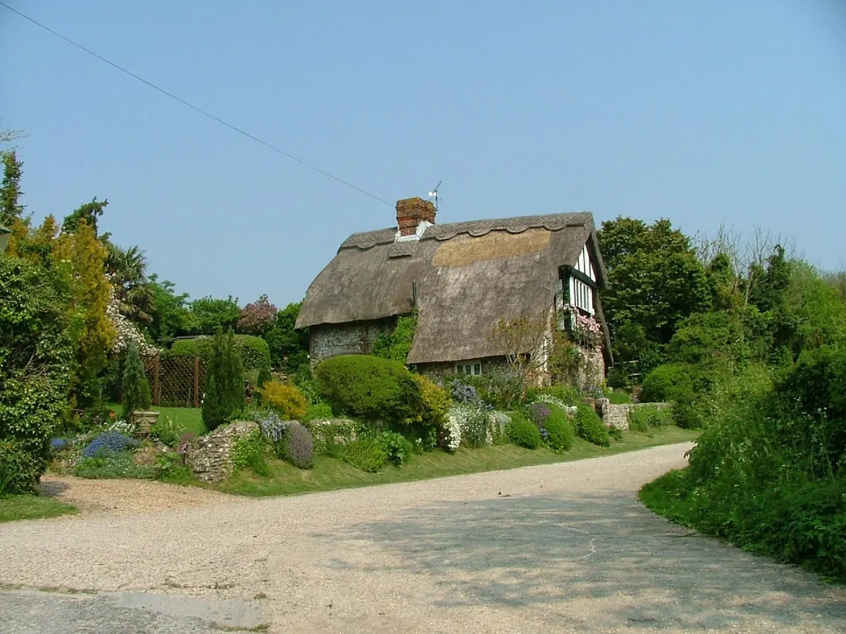 Buying a Thatched Cottage in Devon: A 12-Point Pre-Offer Checklist